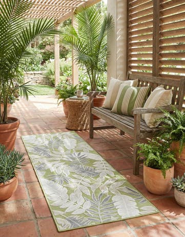 2' 2 x 6' Easy-Clean Botanical Indoor / Outdoor Runner Rug