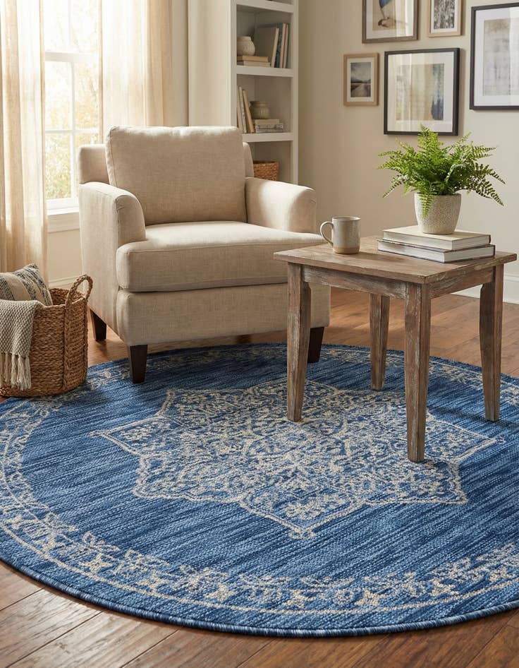 Detail image of 4' x 4'  Washable Traditional Indoor / Outdoor Round Rug