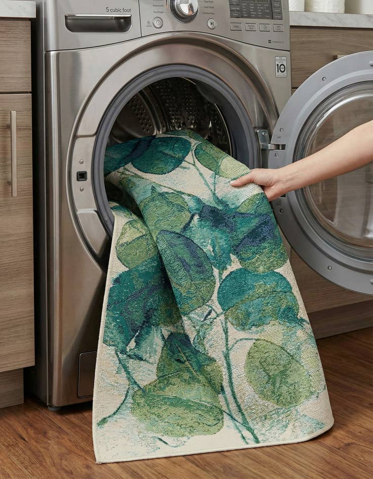 Detail image of 3' 3 x 5' 3  Washable Botanical Indoor / Outdoor Rug