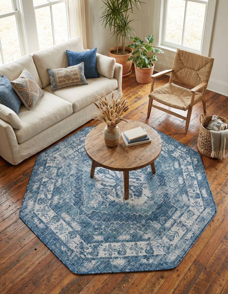 Detail image of 5' 3 x 5' 3  Washable Traditional Indoor / Outdoor Octagon Rug