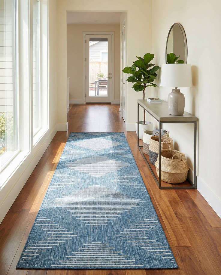 Detail image of 2' 7 x 12' Easy-Clean Modern Indoor / Outdoor Runner Rug