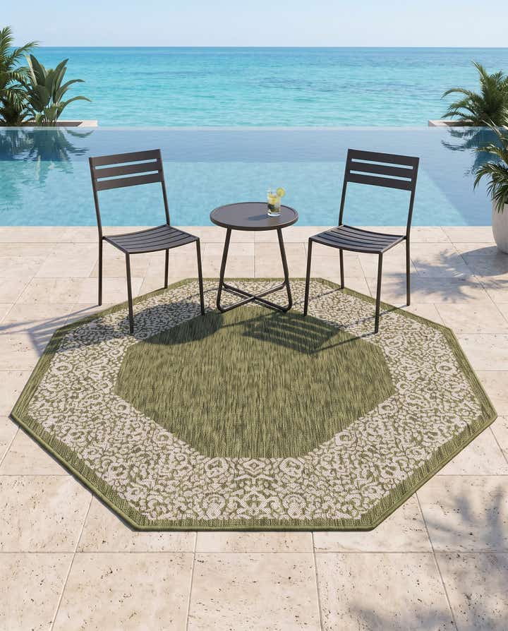5' 3 x 5' 3 Easy-Clean Border Indoor / Outdoor Octagon Rug