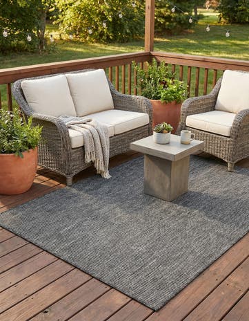 4' x 6' Easy-Clean Solid Indoor / Outdoor Rug