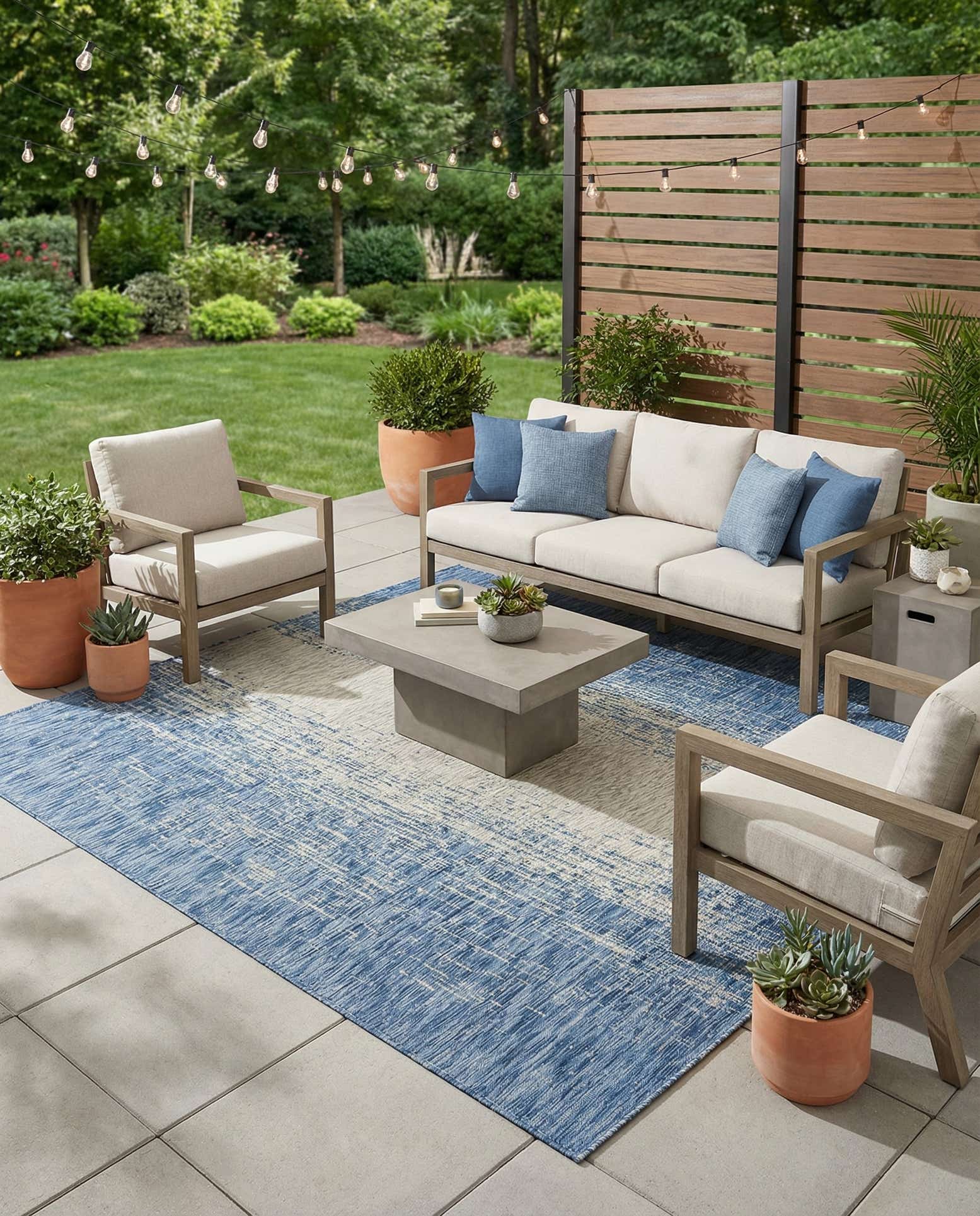 7' x 10' Easy-Clean Modern Indoor / Outdoor Rug