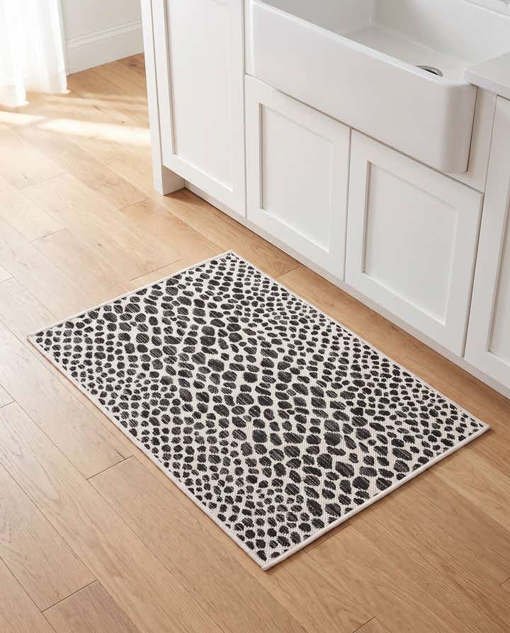2' x 3' Easy-Clean Jill Zarin Cape Town Indoor / Outdoor Rug