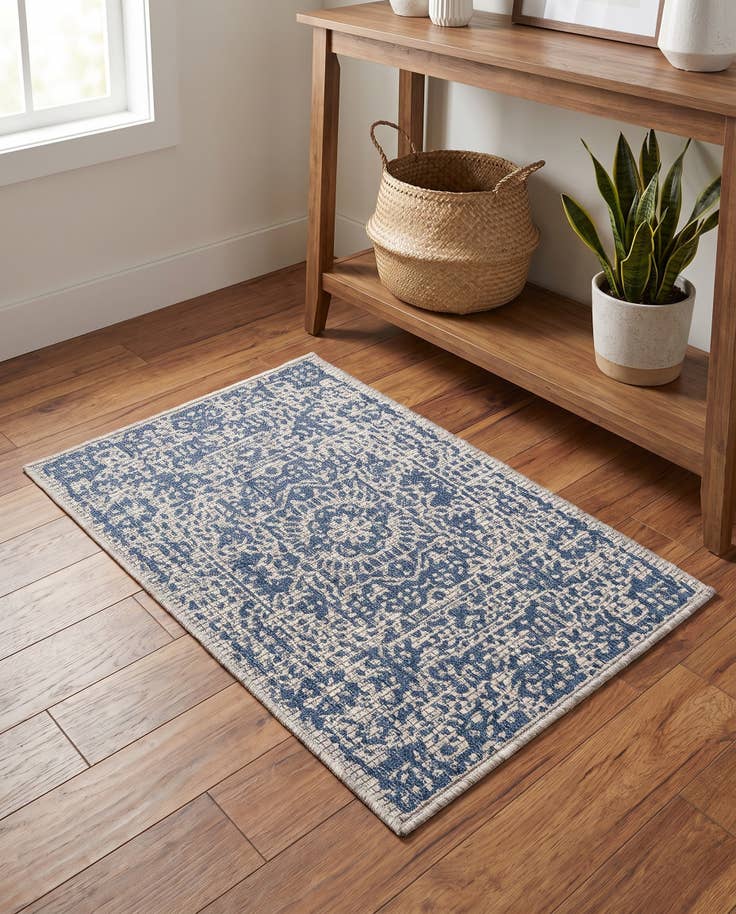 Detail image of 2' x 3' Easy-Clean Traditional Indoor / Outdoor Rug