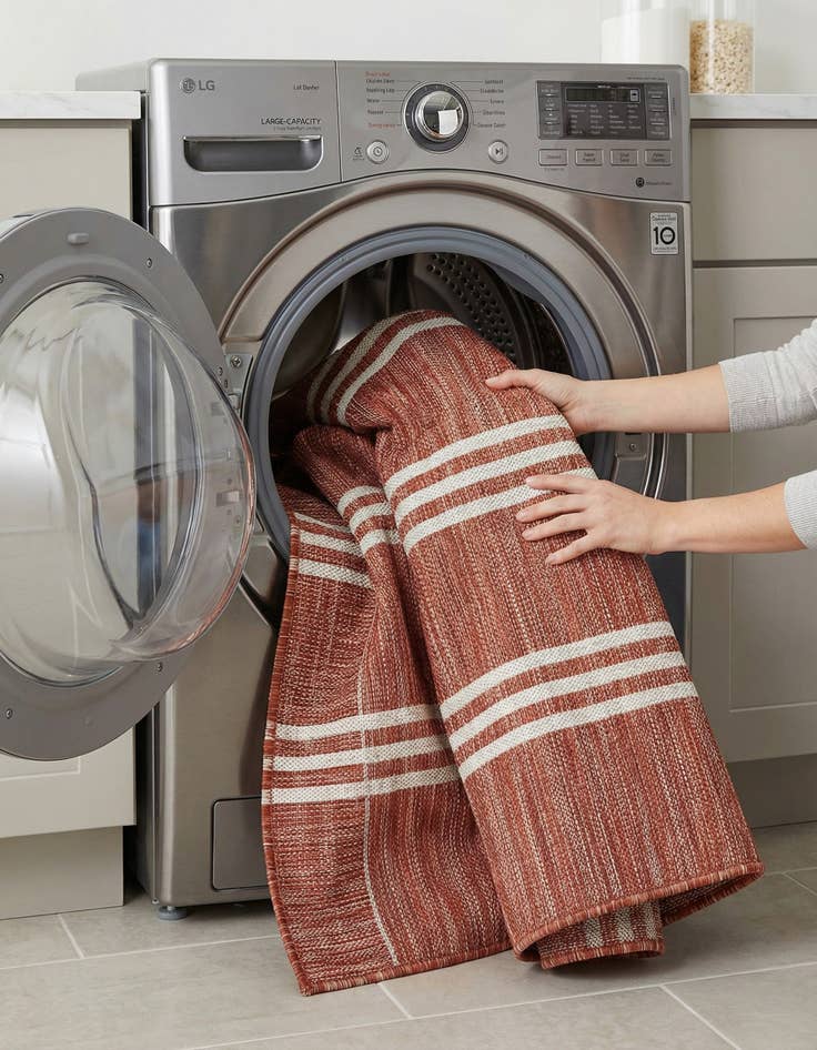 Detail image of 5' 3 x 8'  Washable Jill Zarin Anguilla Indoor / Outdoor Rug