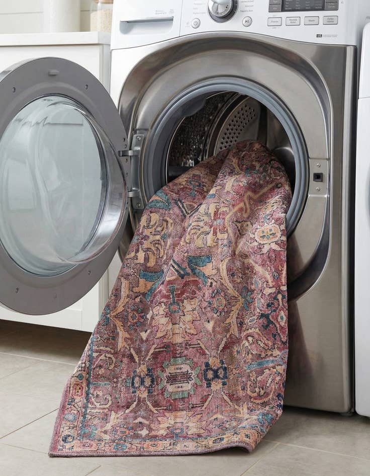 Detail image of 7' 10 x 7' 10  Washable Nostalgia Square Rug