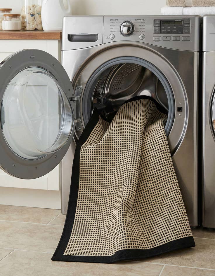 Detail image of 5' x 7'  Washable Border Indoor / Outdoor Rug