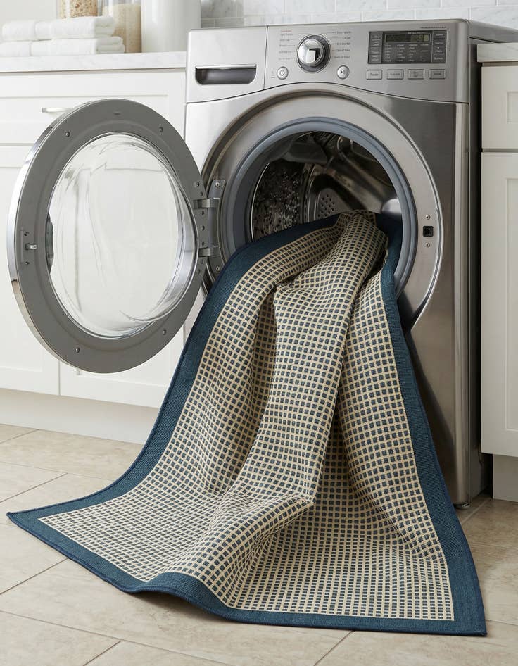 Detail image of 5' x 7'  Washable Border Indoor / Outdoor Rug