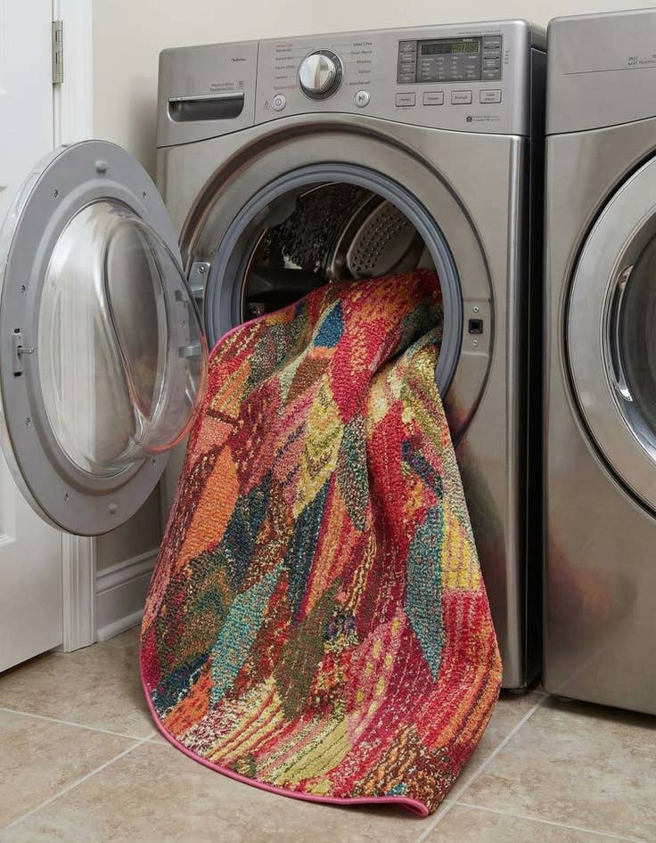 Detail image of 3' 3 x 3' 3  Washable Santa Fe Round Rug