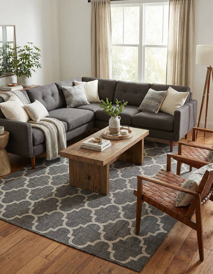 Detail image of 7' 10 x 11' Easy-Clean Trellis Indoor / Outdoor Rug