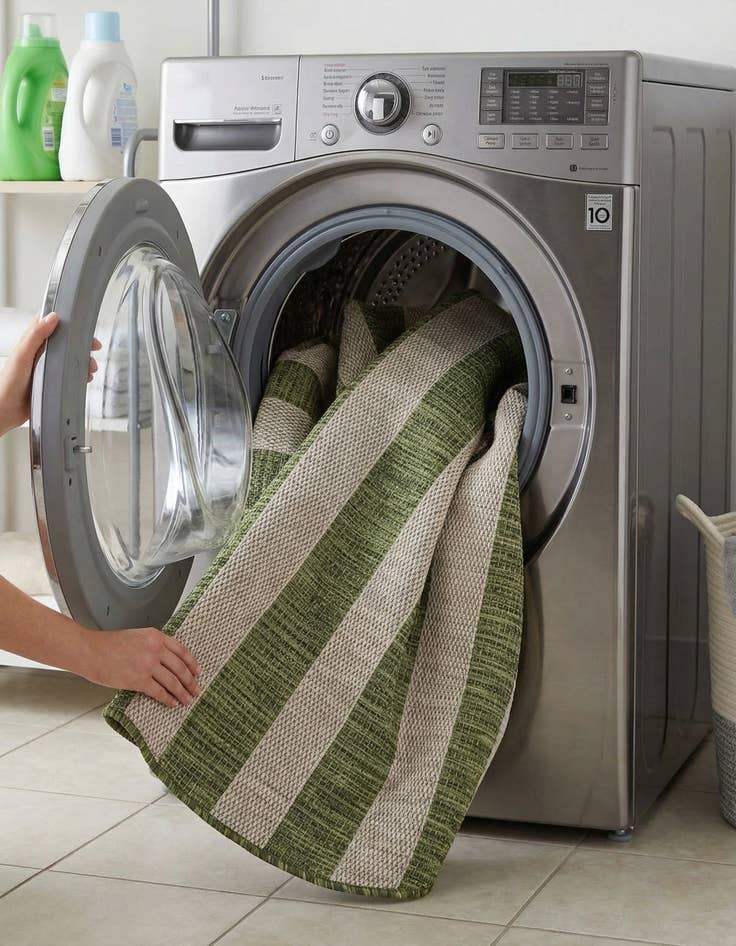 Detail image of 4' x 4'  Washable Striped Indoor / Outdoor Round Rug