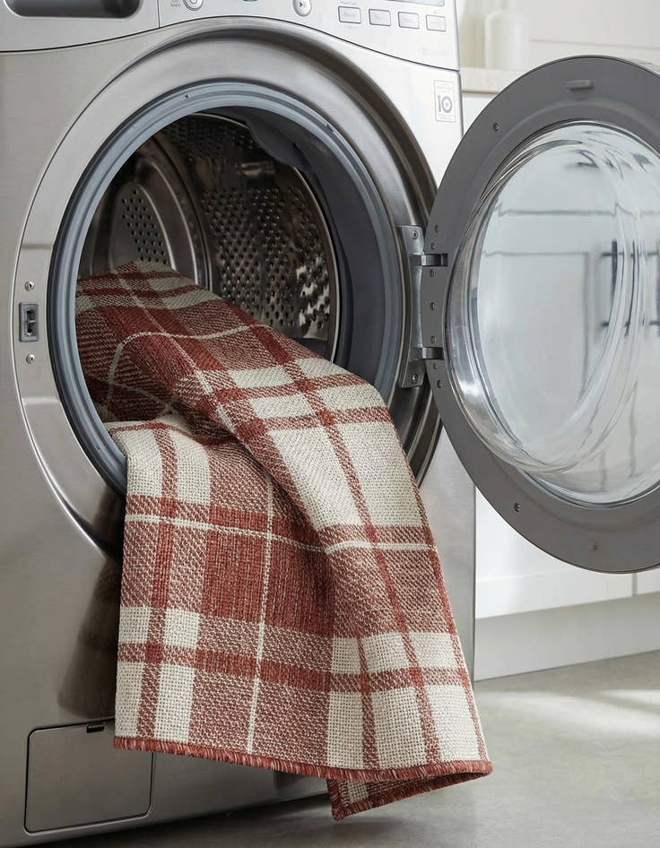 Detail image of  2' x 3'  Washable Checkered Indoor / Outdoor Rug