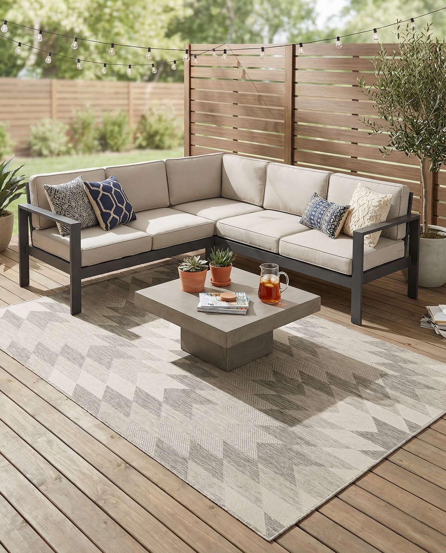 6' x 9' Easy-Clean Modern Indoor / Outdoor Rug