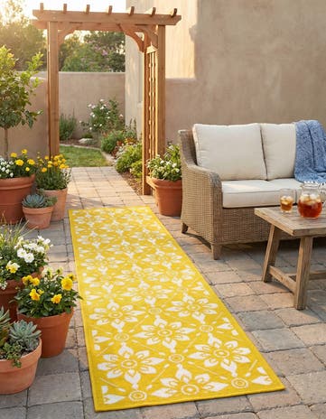 2' x 8' Easy-Clean Lattice Indoor / Outdoor Runner Rug