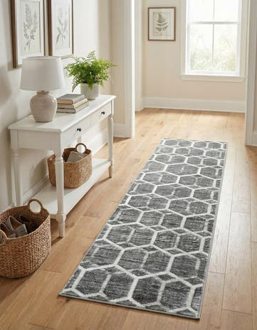2' x 8' Lattice Trellis Runner Rug