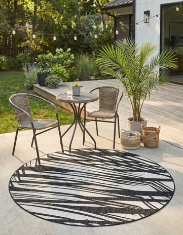 6' 1 x 6' 1 Easy-Clean Modern Indoor / Outdoor Round Rug