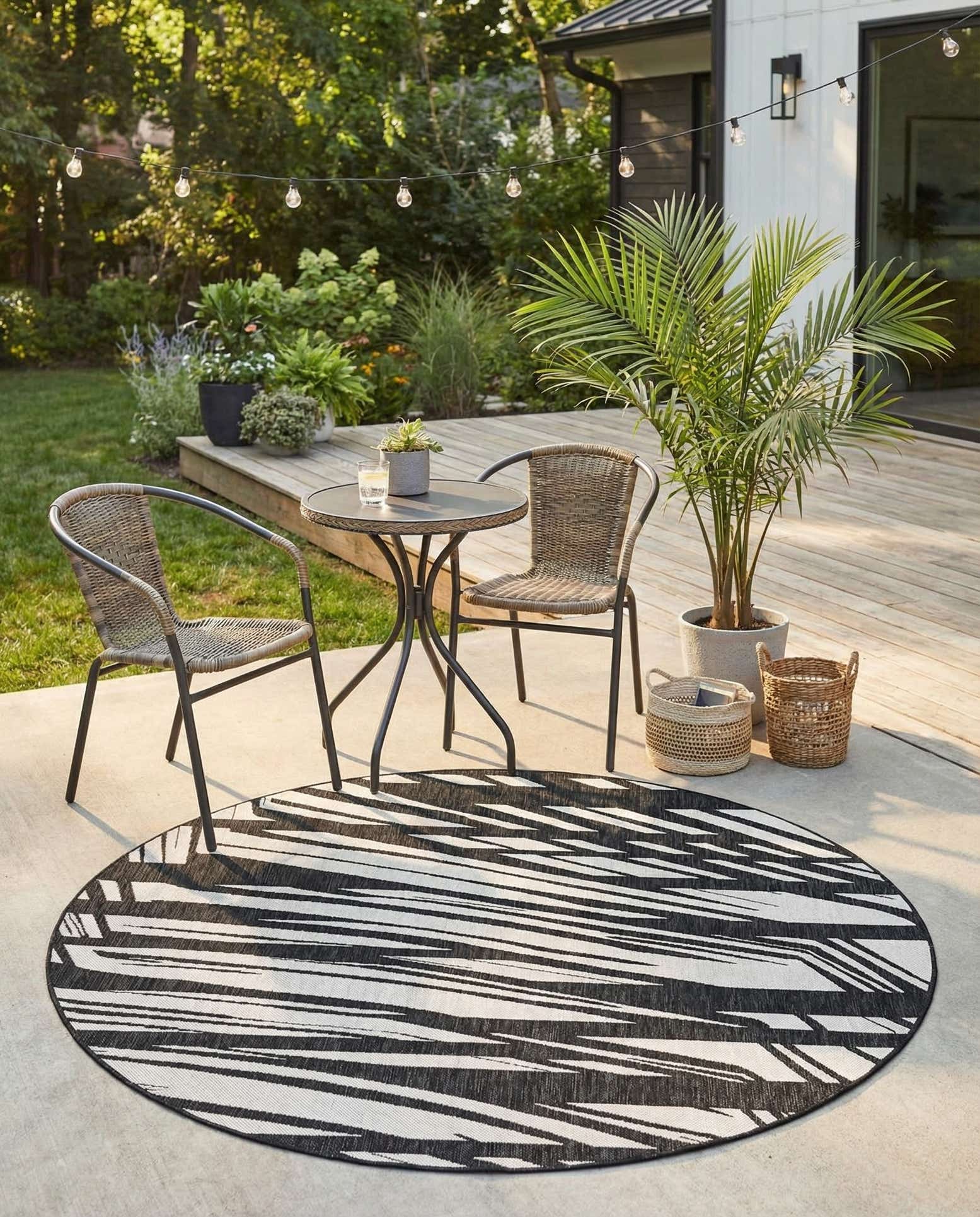 6' 1 x 6' 1 Easy-Clean Modern Indoor / Outdoor Round Rug