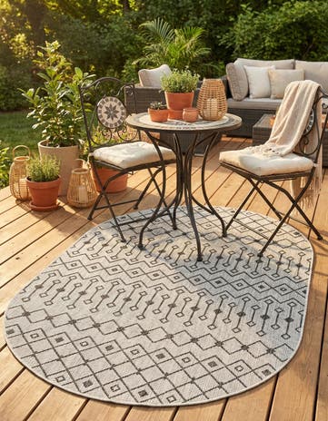 5' 3 x 8' Easy-Clean Lattice Indoor / Outdoor Oval Rug