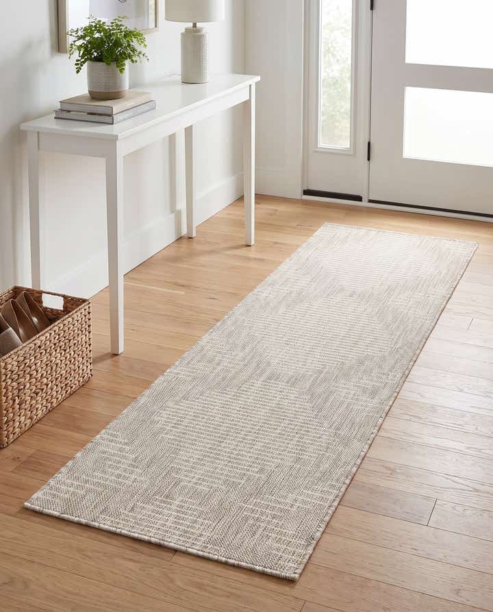 2' x 6' Easy-Clean Modern Indoor / Outdoor Runner Rug
