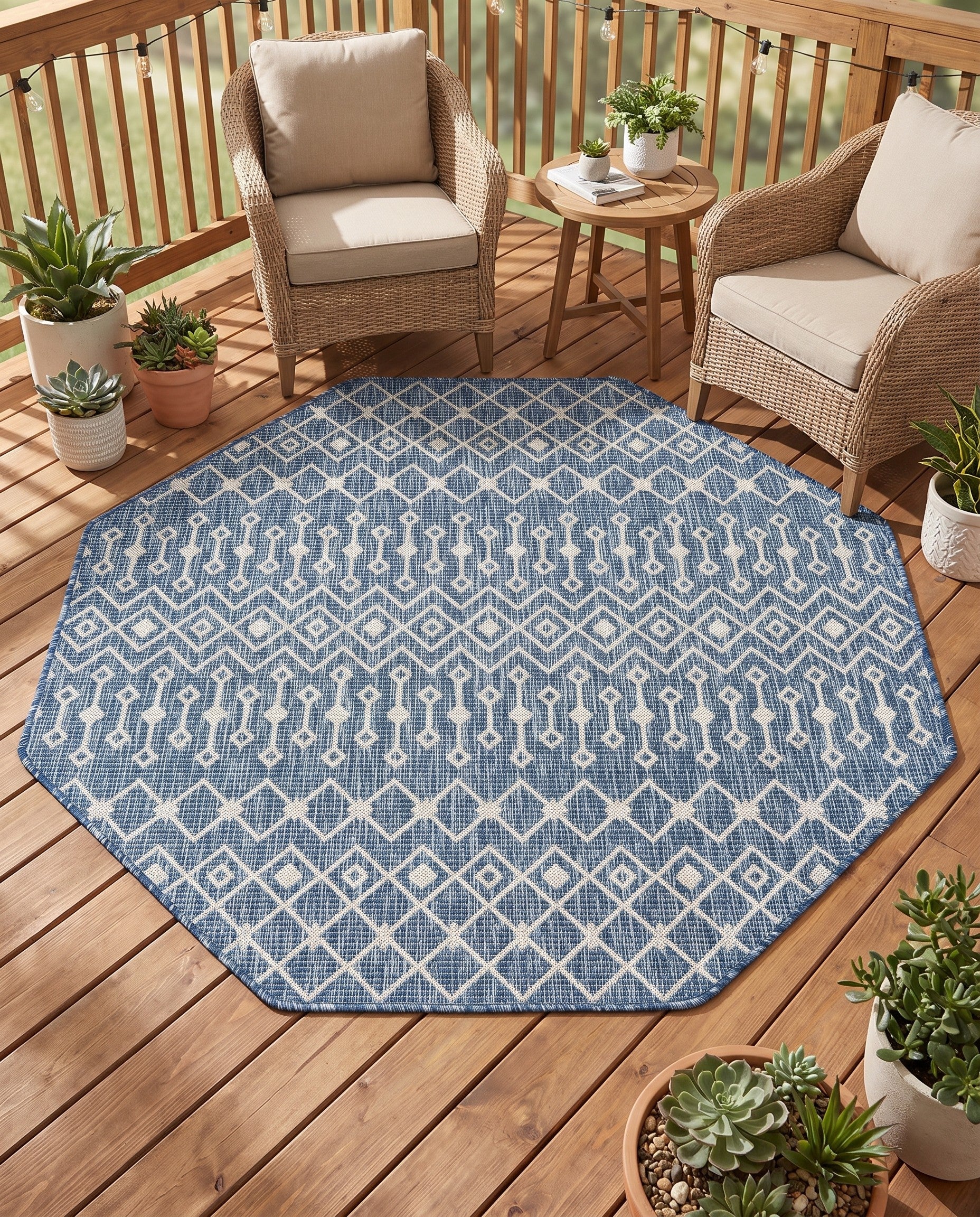 5' 3 x 5' 3 Easy-Clean Lattice Indoor / Outdoor Octagon Rug
