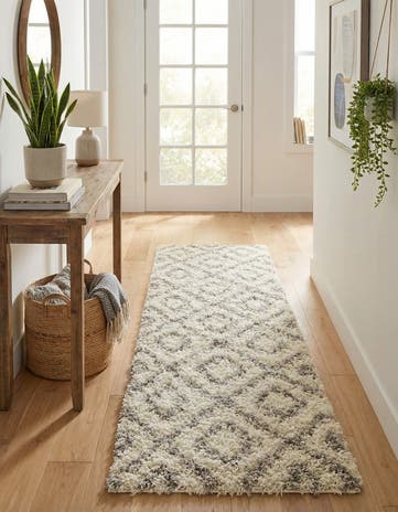 2' x 7' Lattice Shag Runner Rug