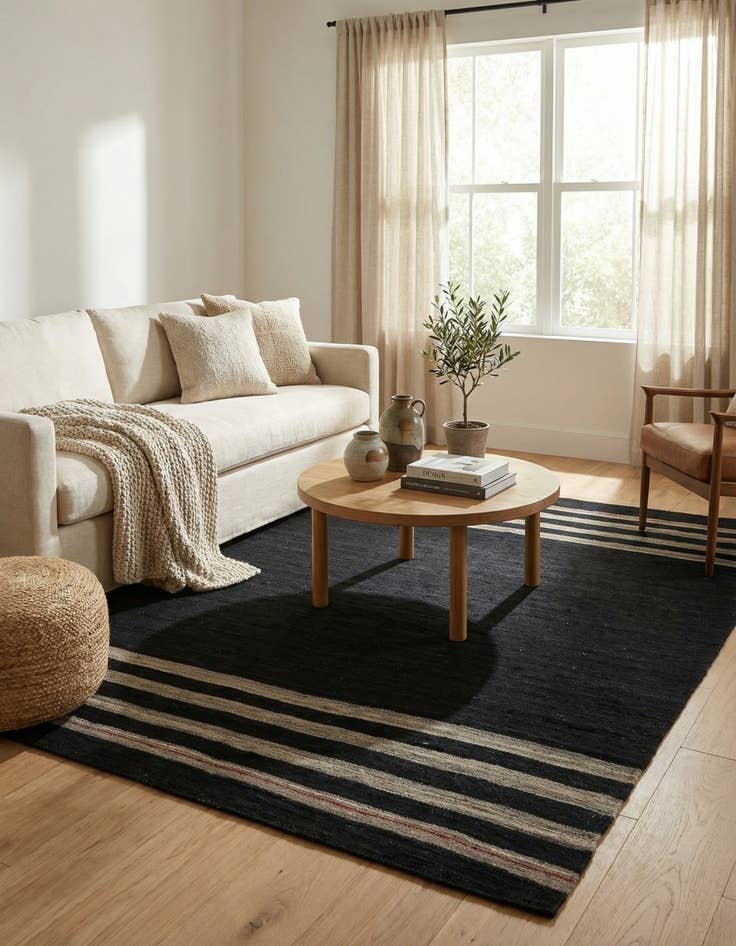 Detail image of 4' 4 x 5' 9  Hand Woven Kilim Modern Wool Rug