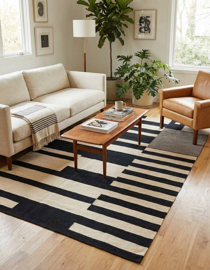 Detail image of  4' 7 x 6' 5  Hand Woven Kilim Modern Wool Rug