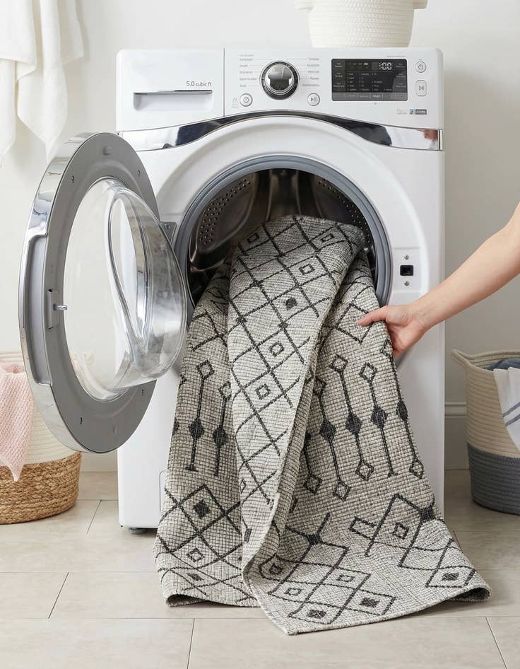 Detail image of 5' 3 x 8'  Washable Trellis Indoor / Outdoor Rug