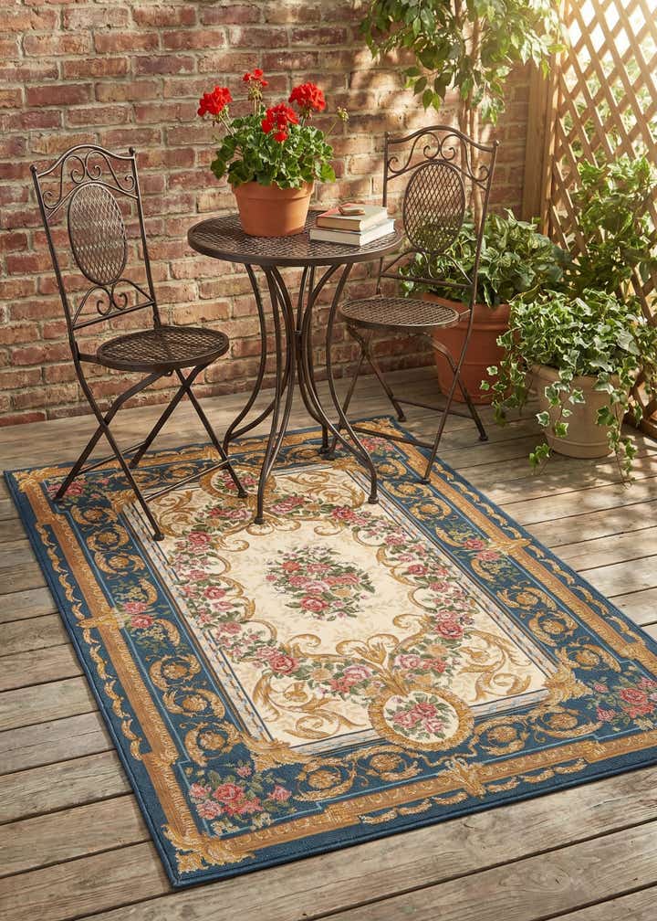 4' x 6' Easy-Clean Traditional Indoor / Outdoor Rug