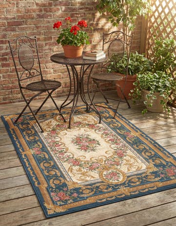 4' x 6' Easy-Clean Traditional Indoor / Outdoor Rug