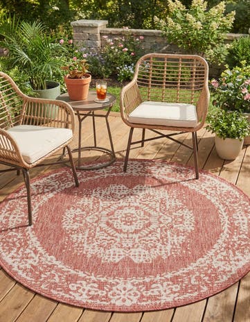 Rust Red Easy-Clean Traditional Indoor / Outdoor Round Rug