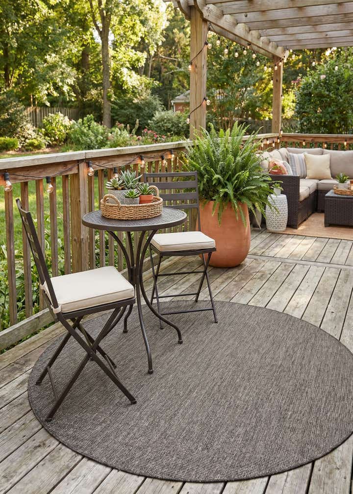 7' 10 x 7' 10 Easy-Clean Solid Indoor / Outdoor Round Rug