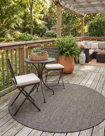 7' 10 x 7' 10 Easy-Clean Solid Indoor / Outdoor Round Rug