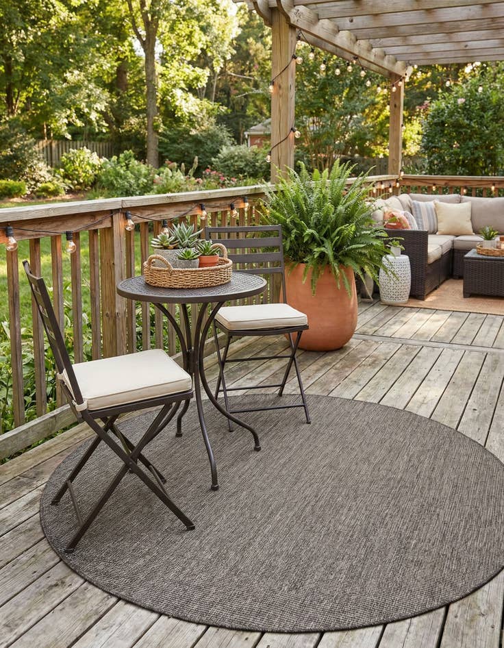 Detail image of 7' 10 x 7' 10  Washable Solid Indoor / Outdoor Round Rug