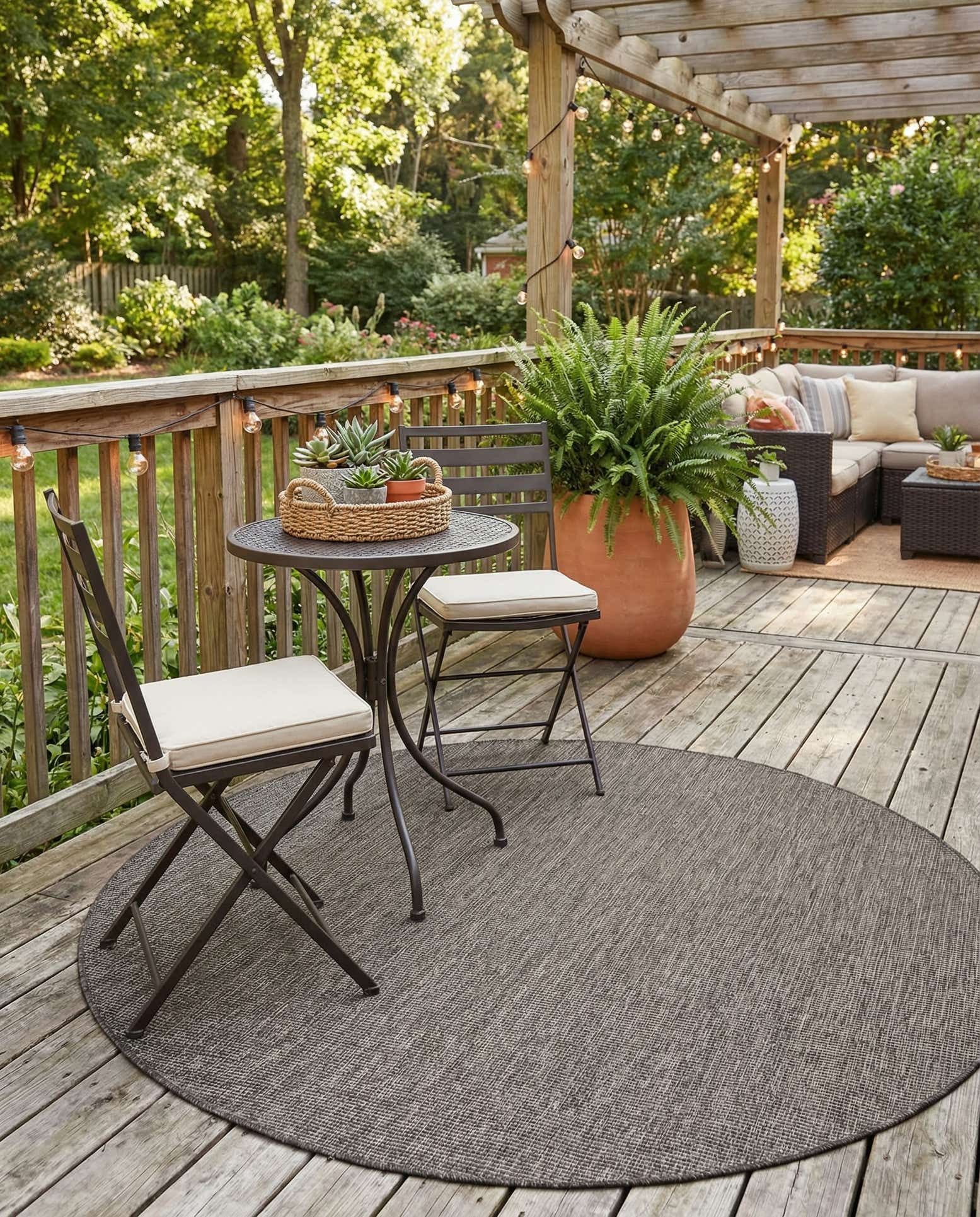 7' 10 x 7' 10 Easy-Clean Solid Indoor / Outdoor Round Rug