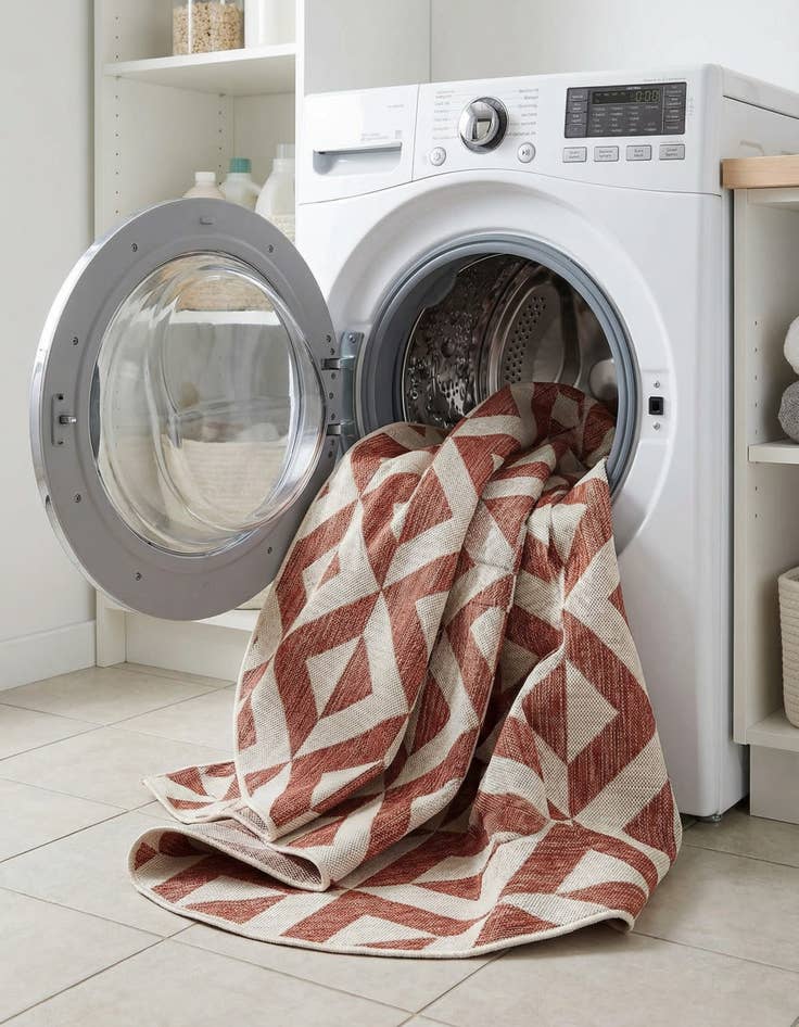 Detail image of 6' 7 x 6' 7  Washable Jill Zarin Napa Indoor / Outdoor Round Rug