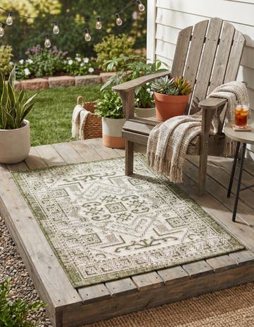 2' x 3' Easy-Clean Aztec Indoor / Outdoor Rug