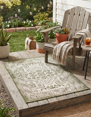 2' x 3' Easy-Clean Aztec Indoor / Outdoor Rug