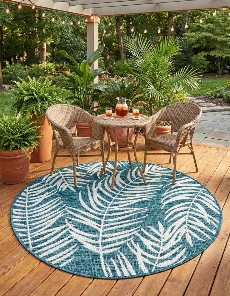 Detail image of 4' x 4'  Washable Botanical Indoor / Outdoor Round Rug