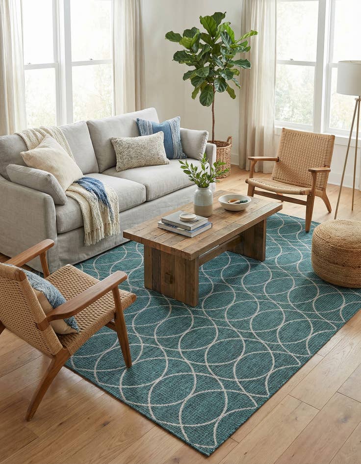 Detail image of 7' 10 x 11' Easy-Clean Trellis Indoor / Outdoor Rug