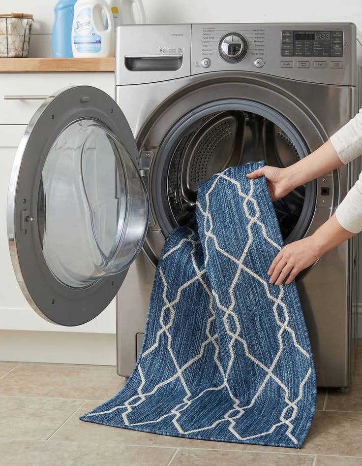 Detail image of 2' x 6'  Washable Trellis Indoor / Outdoor Runner Rug