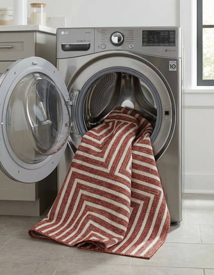 Detail image of 4' x 6'  Washable Modern Indoor / Outdoor Rug