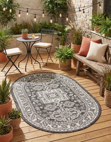 Charcoal Gray Easy-Clean Aztec Indoor / Outdoor Oval Rug