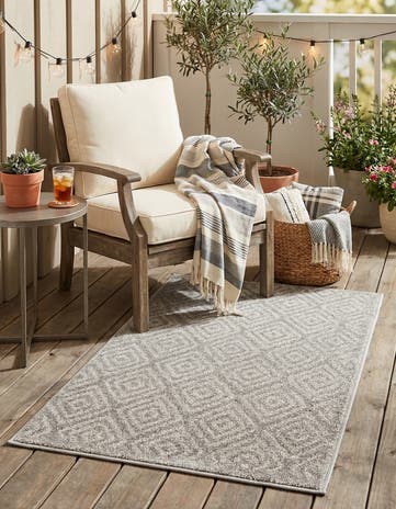 2' x 3' Easy-Clean Sabrina Soto Indoor / Outdoor Rug
