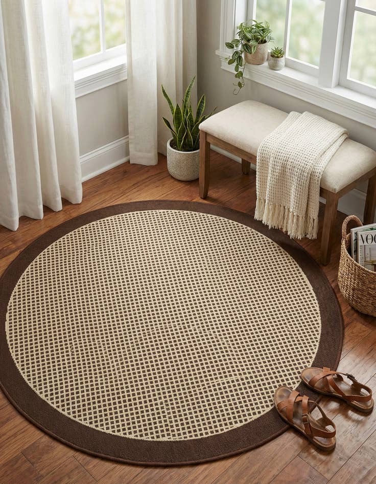 Detail image of 4' x 4' Easy-Clean Border Indoor / Outdoor Round Rug
