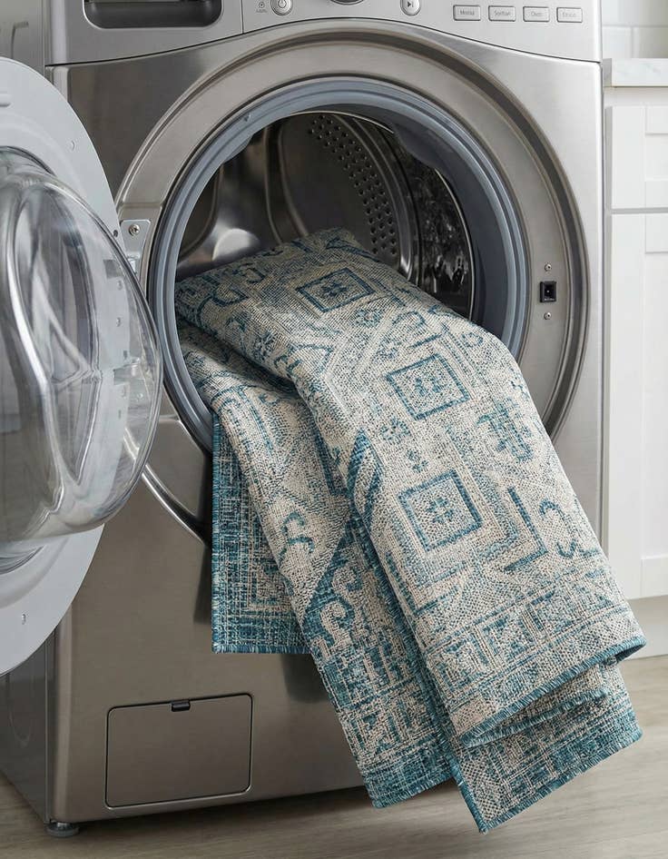 Detail image of  6' x 9'  Washable Aztec Indoor / Outdoor Rug