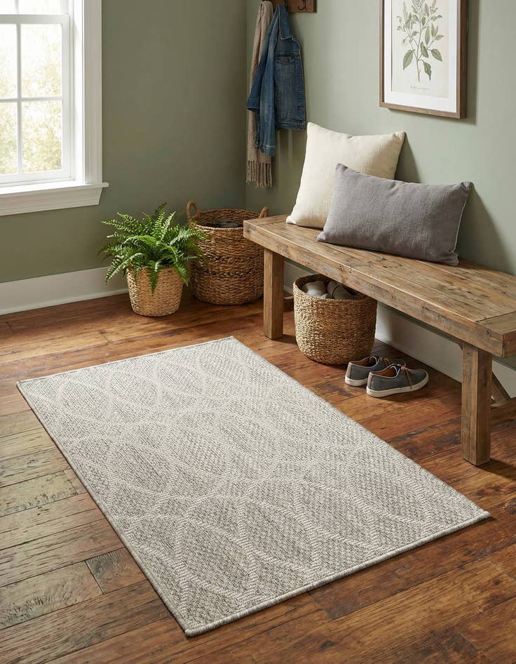 Detail image of 2' x 3' Easy-Clean Lattice Indoor / Outdoor Rug