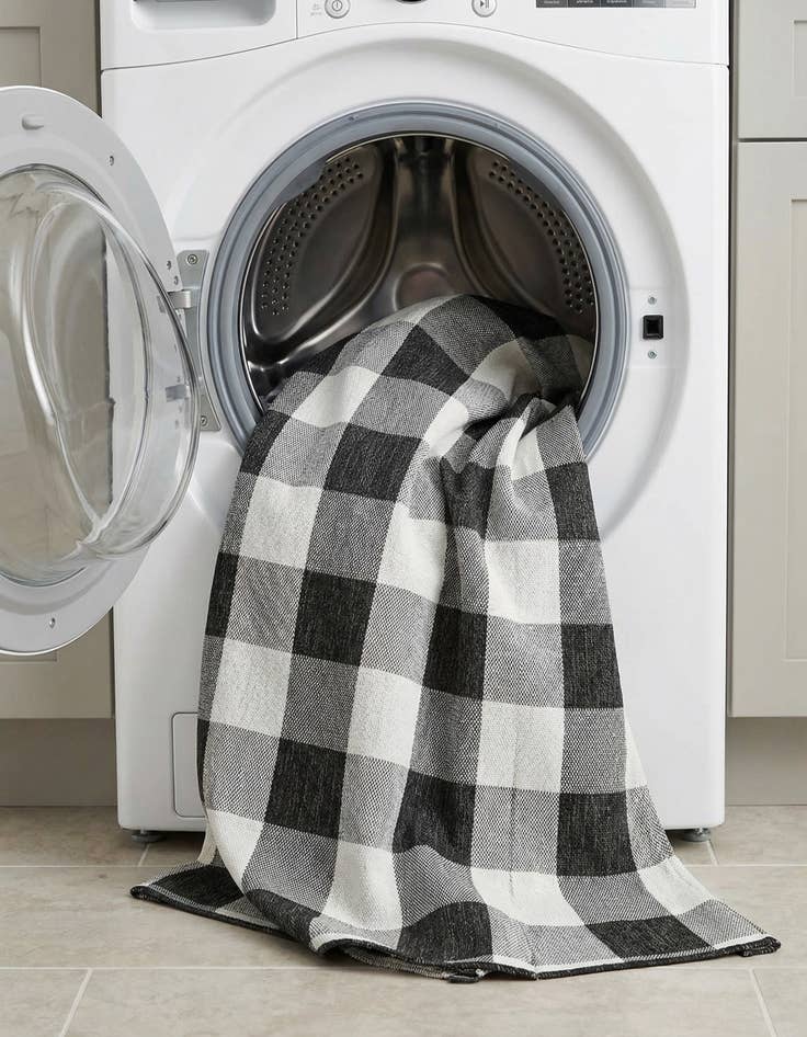 Detail image of  7' 10 x 7' 10  Washable Checkered Indoor / Outdoor Square Rug